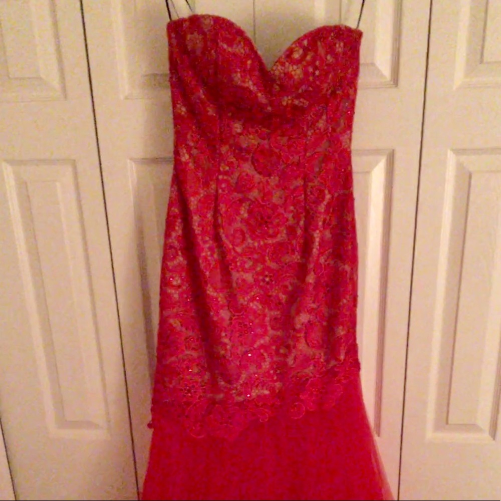 Red Evening Gown/Prom Dress - Picture 2 of 3